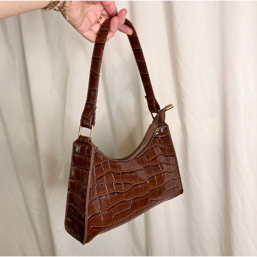 Y2K Brown Faux Croc Embossed Baguette Shoulder Bag 90s Style Glossy Purse Chic